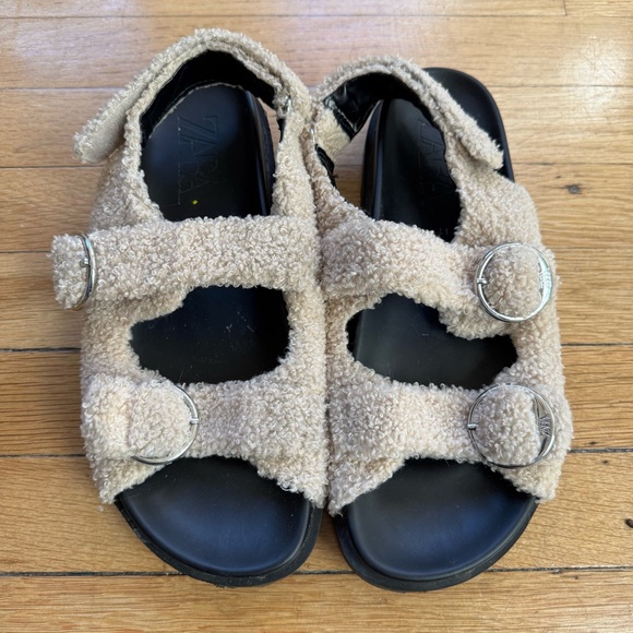 ZARA BUCKLED FLAT SANDALS WITH FUR-LINED STRAPS BEIGE - Picture 3 of 7
